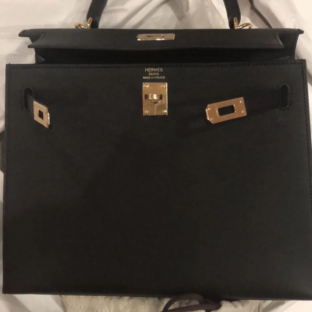 Hermès Kelly 25 Noir (Black) Chevre Chandra Gold Hardware GHW