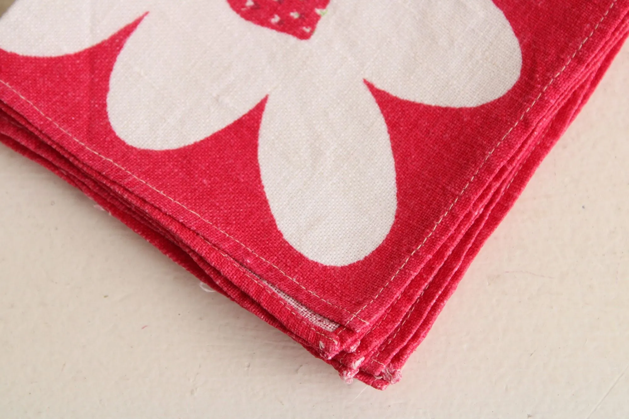 Vintage 1960s 1970s Set of Four Strawberry Print Linen Napkins