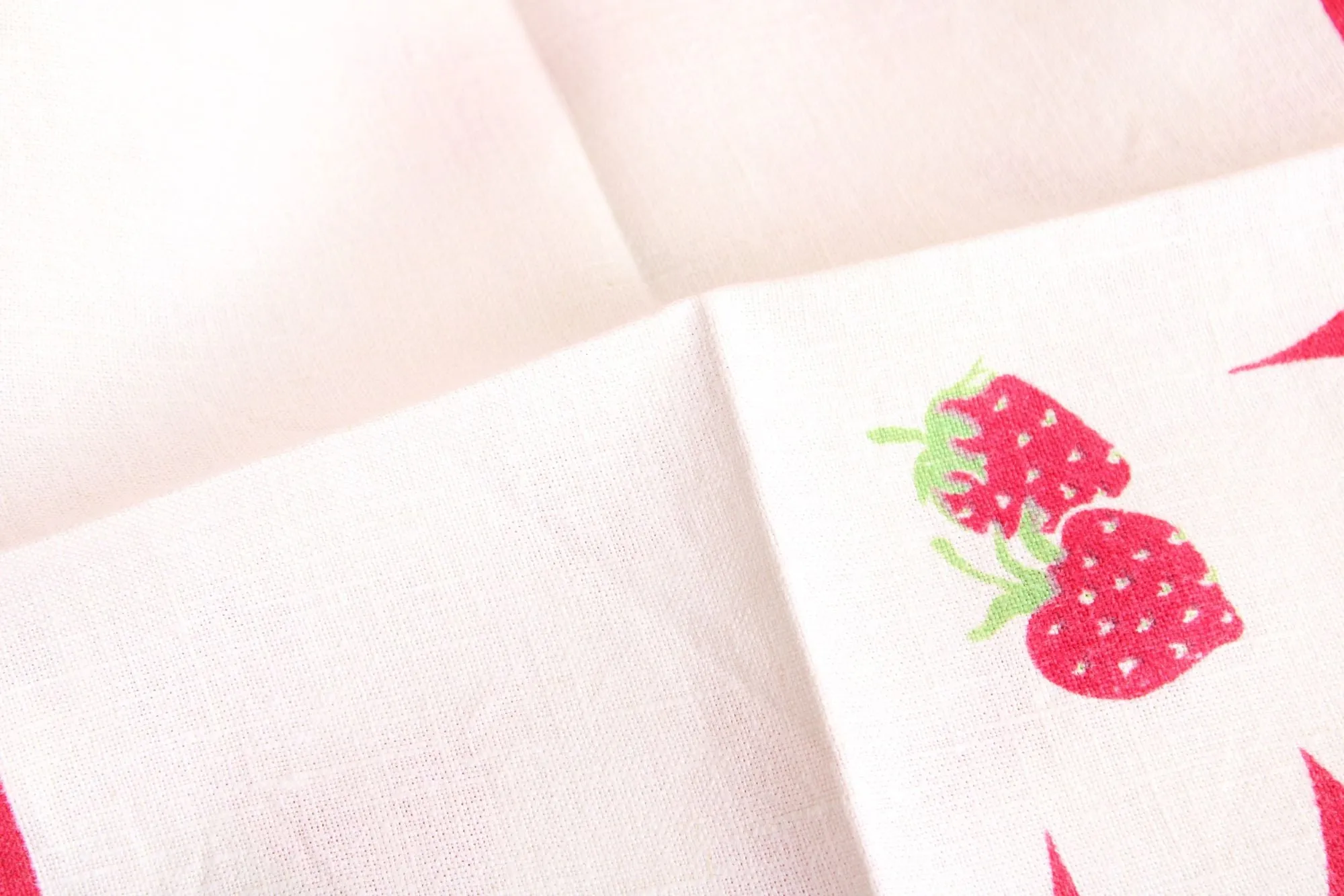 Vintage 1960s 1970s Set of Four Strawberry Print Linen Napkins